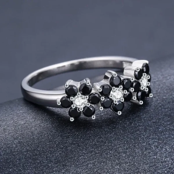 Bague Femme à Motif Fleurs Noires en Argent 925 Sterling Bague Femme à Motif Fleurs Noires en Argent 925 Sterling.