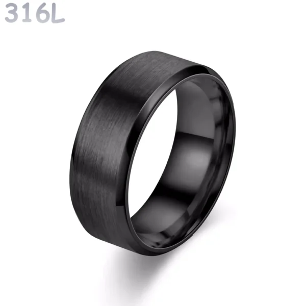 Bague Unisexe Acier 316L Noir PVD Finition Brossée 8 mm Bague Unisexe Acier 316L Noir PVD Finition Brossée 8 mm.