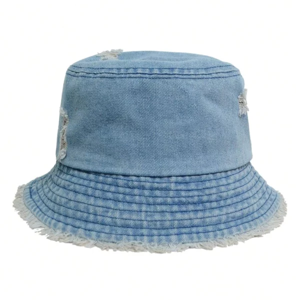 Bob Femme en Denim Délavé et Effiloché Bob Femme en Denim Délavé et Effiloché.