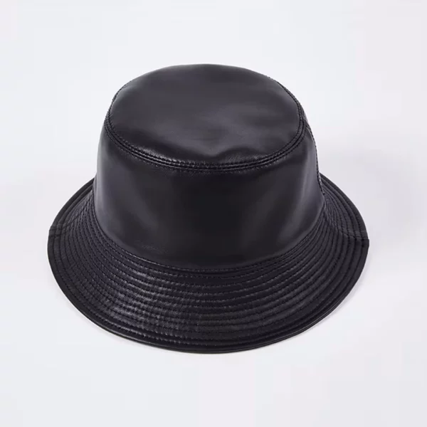 Bob en Cuir Noir Unisexe avec Doublure Confort Bob en Cuir Noir Unisexe avec Doublure Confort.