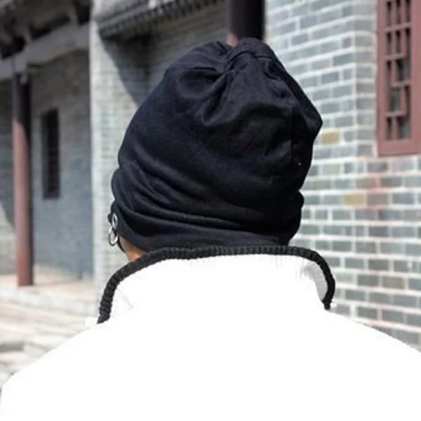 Bonnet Beanie Noir Orné d'un Anneau Métallique Homme Femme Bonnet Beanie Noir Orné d'un Anneau Métallique Homme Femme.