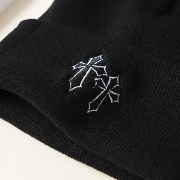 Bonnet Noir Croix Brodées Chaud & Léger Bonnet Noir Croix Brodées Chaud & Léger.