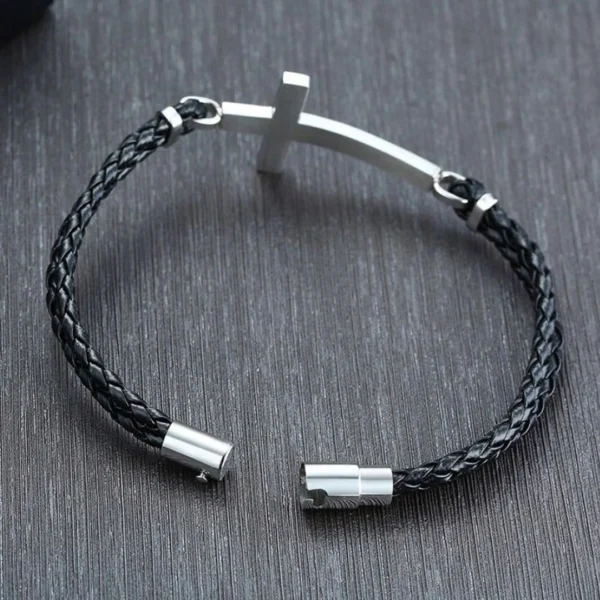Bracelet Homme Cuir Tressé & Croix Acier Noir Onyx avec Fermoir Magnétique Bracelet Homme Cuir Tressé & Croix Acier Noir Onyx avec Fermoir Magnétique.