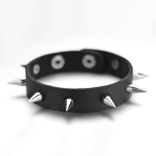 Bracelet Punk Rock Noir à Pointes Métal.