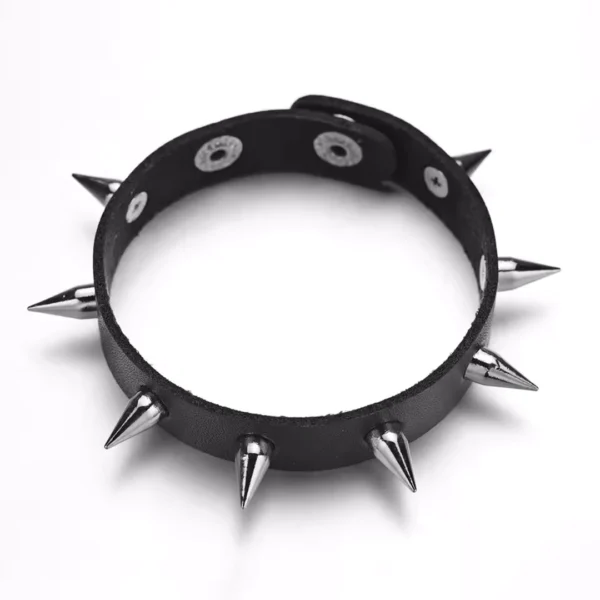Bracelet Punk Rock en Similicuir Noir à Pointes Métalliques Bracelet Punk Rock en Similicuir Noir à Pointes Métalliques.