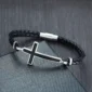 Bracelet en Cuir Tressé orné d'une Croix Acier Inoxydable Noir Onyx.