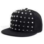 Casquette Noire Cloutée Unisexe à Fermeture Strapback.