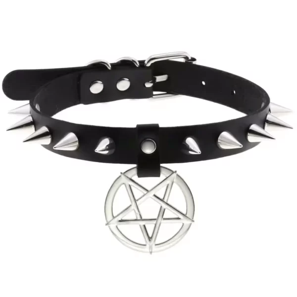 Choker Cuir Noir Clouté avec Pentacle Métallique Choker Cuir Noir Clouté avec Pentacle Métallique.