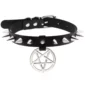 Choker Cuir Noir Clouté avec Pentacle Métallique.