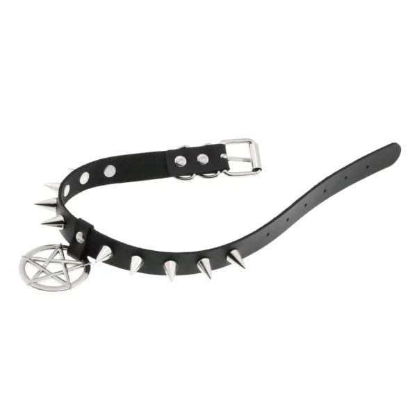 Choker Cuir Noir Clouté avec Pentacle Métallique Punk Goth Fermeture Boucle à Ardillon Choker Cuir Noir Clouté avec Pentacle Métallique Punk Goth Fermeture Boucle à Ardillon.