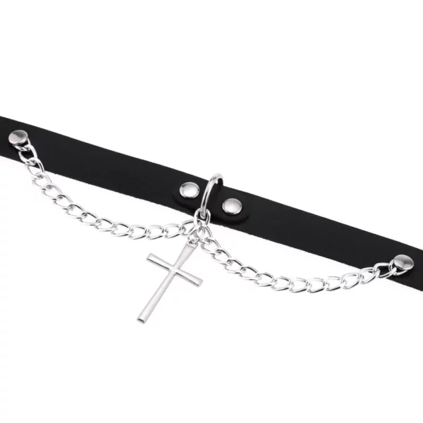 Choker en Cuir Noir avec Croix Pendante & Chaînes Style Gothique.