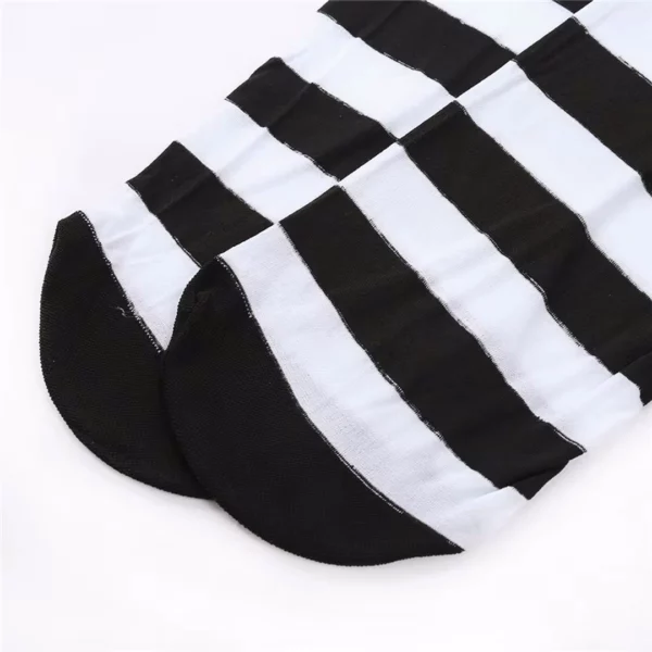 Collants Opaques Gothiques Rayés Noir & Blanc Polyester Collants Opaques Gothiques Rayés Noir & Blanc Polyester.