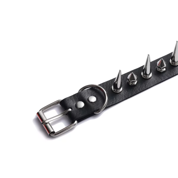 Collier Clouté en Cuir Noir Collier Clouté en Cuir Noir.