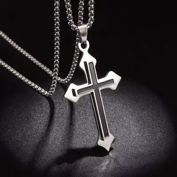Collier Croix Relief Noir Homme Femme avec Chaîne Cubique.