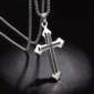 Collier Croix Relief Noir Homme Femme avec Chaîne Cubique.