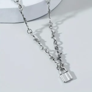 Collier Ras du Cou Punk Chaîne Barbelée avec Cadenas.