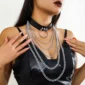 Collier Ras du Cou en Cuir Noir Style Punk avec Anneau et Chaînes Dégradées.