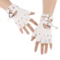 Femme avec Mitaines Similicuir Blanc Sangle et Rivets.