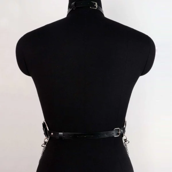 Harnais Sangles Cuir avec Chaînes et Pentacles Métalliques Boucles à Ardillon Harnais Sangles Cuir avec Chaînes et Pentacles Métalliques Boucles à Ardillon.