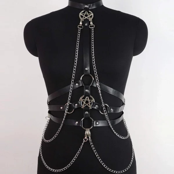 Harnais Sangles Cuir avec Chaînes et Pentacles Métalliques Tour de Taille 72 à 92 cm Harnais Sangles Cuir avec Chaînes et Pentacles Métalliques Tour de Taille 72 à 92 cm.