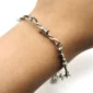 Homme portant un Bracelet en Fil Barbelé Acier Inoxydable Style Punk