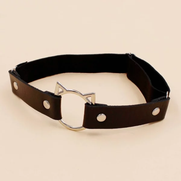 Jarretière Cuir Noir Tête de Chat en Métal Bretelle Élastique Jarretière Cuir Noir Tête de Chat en Métal Bretelle Élastique.