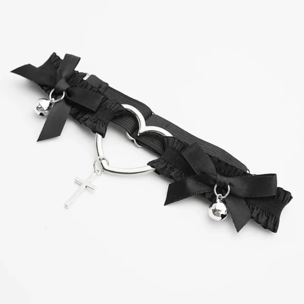 Jarretière Extensible Cuisse Nœuds à Clochettes & Cœur avec Croix Gothique Jarretière Extensible Cuisse Nœuds à Clochettes & Cœur avec Croix Gothique.