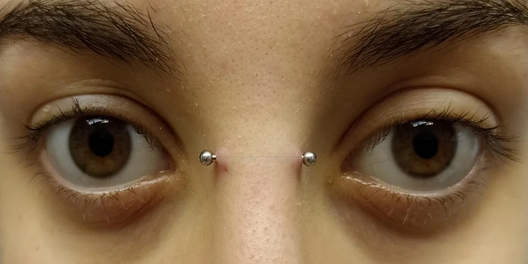 Le rejet de piercing : causes, signes et solutions pour éviter les complications.