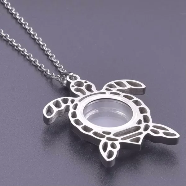 Médaillon Tortue Ouvrable sur Espace Photo avec Chaîne 60 cm Médaillon Tortue Ouvrable sur Espace Photo avec Chaîne 60 cm.