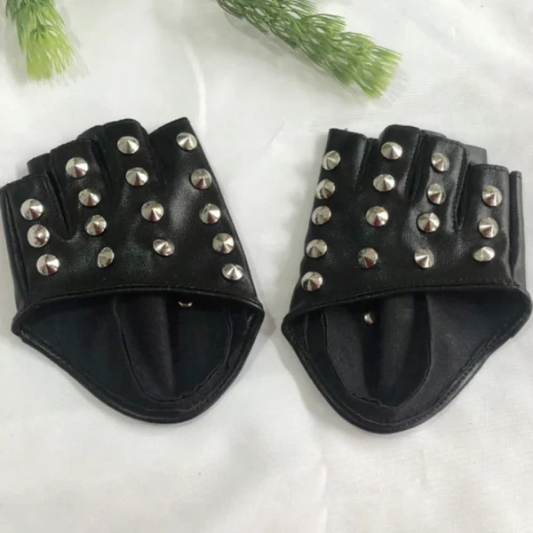 Mitaines Courtes en Cuir Cloutées Mitaines Courtes en Cuir Cloutées.