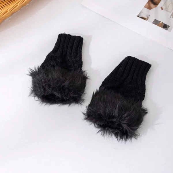 Mitaines Noires Femme Ornées de Fourrure (expo) Mitaines Noires Femme Ornées de Fourrure (expo).