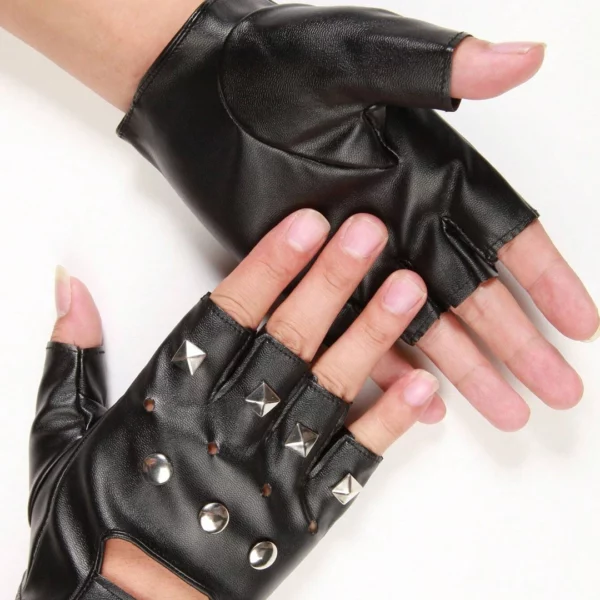 Mitaines Noires en Cuir avec Rivets Sertis & Fermeture Velcro Mitaines Noires en Cuir avec Rivets Sertis & Fermeture Velcro.