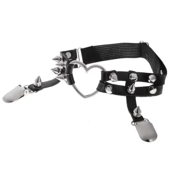 Porte-Jarretelles en Cuir Clouté avec Cœur Métallique 30 à 55 cm tour de cuisse ou mollet Porte-Jarretelles en Cuir Clouté avec Cœur Métallique 30 à 55 cm tour de cuisse ou mollet.