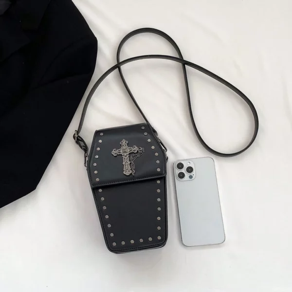 Sac Bandoulière Cuir Femme en Forme de Cercueil Capacité 2 Litres Sac Bandoulière Cuir Femme en Forme de Cercueil Capacité 2 Litres.