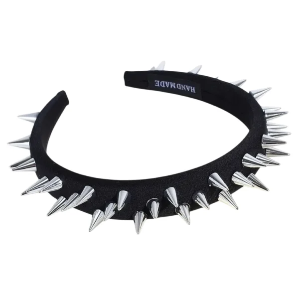 Serre-Tête en Tissu Noir Clouté Serre-Tête en Tissu Noir Clouté.