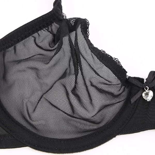 Soutien-Gorge Bonnets Noirs Transparents avec Armature et Bordés de Dentelle Soutien-Gorge Bonnets Noirs Transparents avec Armature et Bordés de Dentelle.