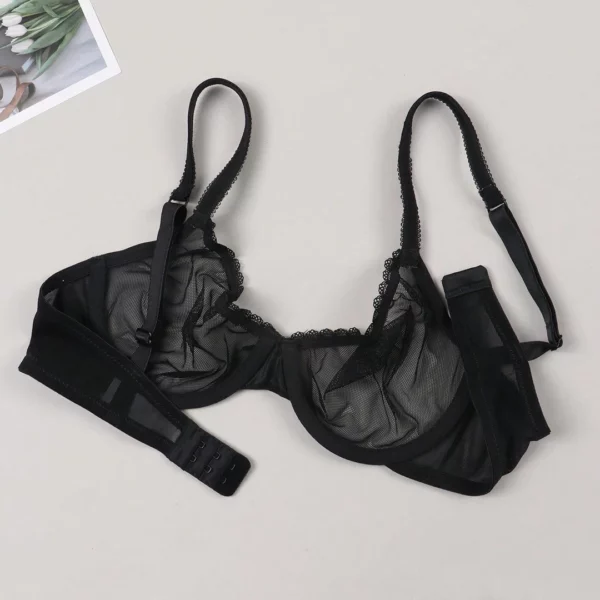Soutien-Gorge Maille Fine Transparente Noire et Bordé de Dentelle Soutien-Gorge Maille Fine Transparente Noire et Bordé de Dentelle.