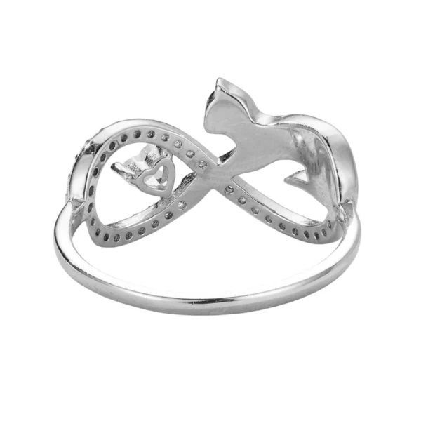 Bague Chat Jouant avec Zircon sur Symbole Infini Pavé de Zircons Bague Chat Jouant avec Zircon sur Symbole Infini Pavé de Zircons.