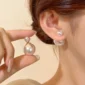 Boucles d'Oreilles Double Face à Perles Blanches Nacrées 8 & 16 mm.