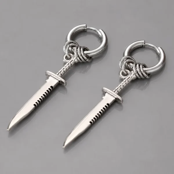 Boucles d’Oreilles avec Dague Pendante en Acier Chirurgical Boucles d’Oreilles avec Dague Pendante en Acier Chirurgical.