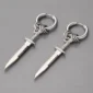 Boucles d’Oreilles avec Dague Pendante en Acier Chirurgical.