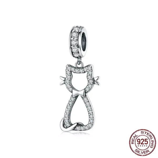 Charm Chat Stylisé en Argent 925 Pavé de Zirconiums Charm Chat Stylisé en Argent 925 Pavé de Zirconiums.