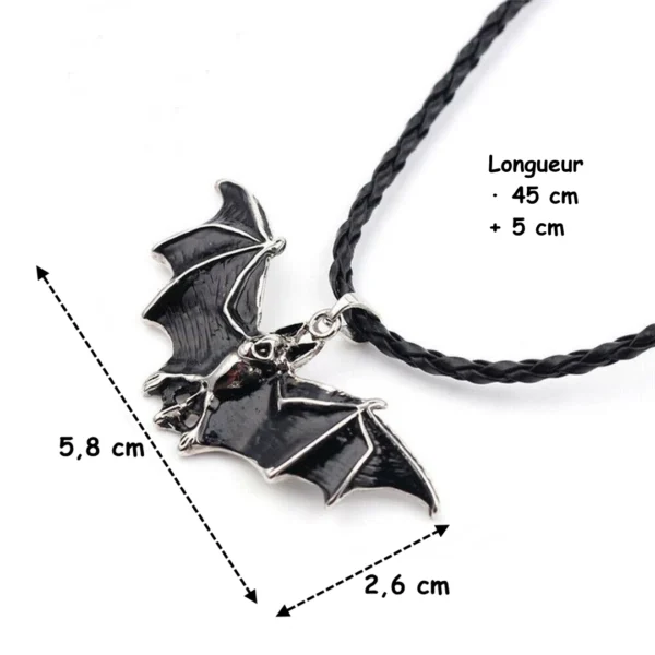 Collier Chauve-Souris Gothique en Émail Noir (dimensions) Collier Chauve-Souris Gothique en Émail Noir (dimensions).