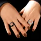 Femme Gothique avec Bague Acier 316L Décapsuleur Noir ou Argent