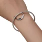 Femme avec Charm Cœur Ailé Ange - Démon en Argent 925 sur Bracelet.