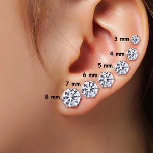 Femme avec Boucles d'oreilles à Zircon Hexagonal serti à griffes 3-8 mm.