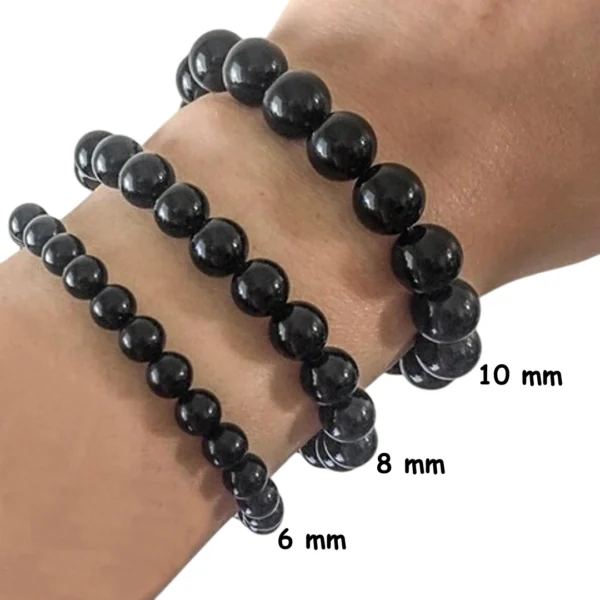 Homme avec Bracelet de Perles Noires 6-8-10 mm Homme avec Bracelet de Perles Noires 6-8-10 mm.