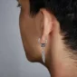 Homme avec Créoles Pendantes Plume en Acier 316L