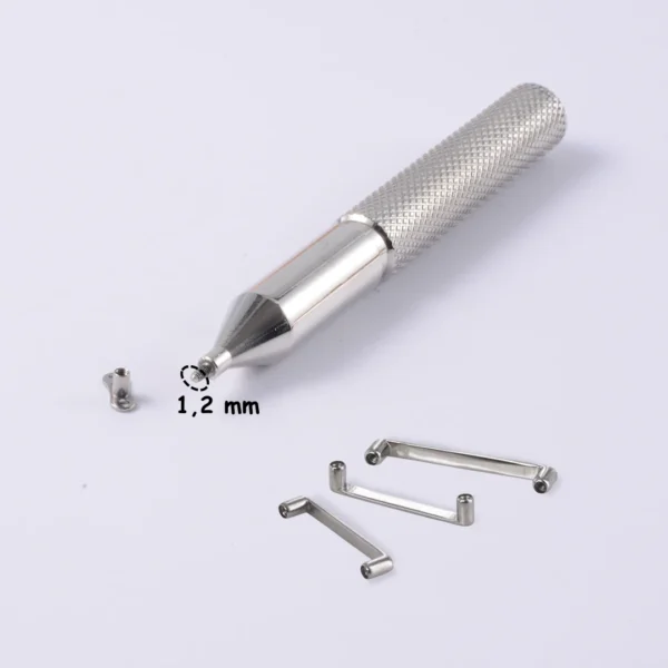 Outil d’Insertion Piercing Surface Microdermal & Agrafe à Pointe Filetée 1,2 mm Outil d’Insertion Piercing Surface Microdermal & Agrafe à Pointe Filetée 1,2 mm.