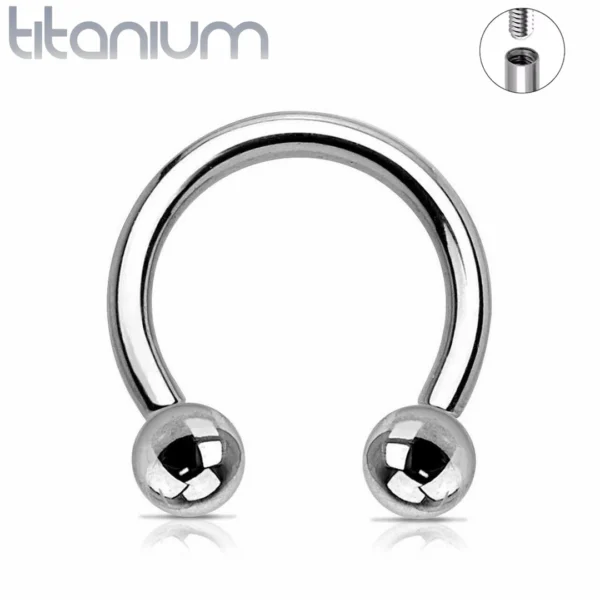 Piercing Fer à Cheval Titane Filetage Interne & Double Bille Piercing Fer à Cheval Titane Filetage Interne & Double Bille.